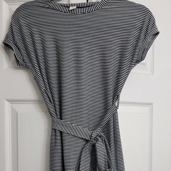 Girls Striped Batwing Sleeve High Low Hem Belted Dress Size: 11/12 Black & White - Picture 5 of 8